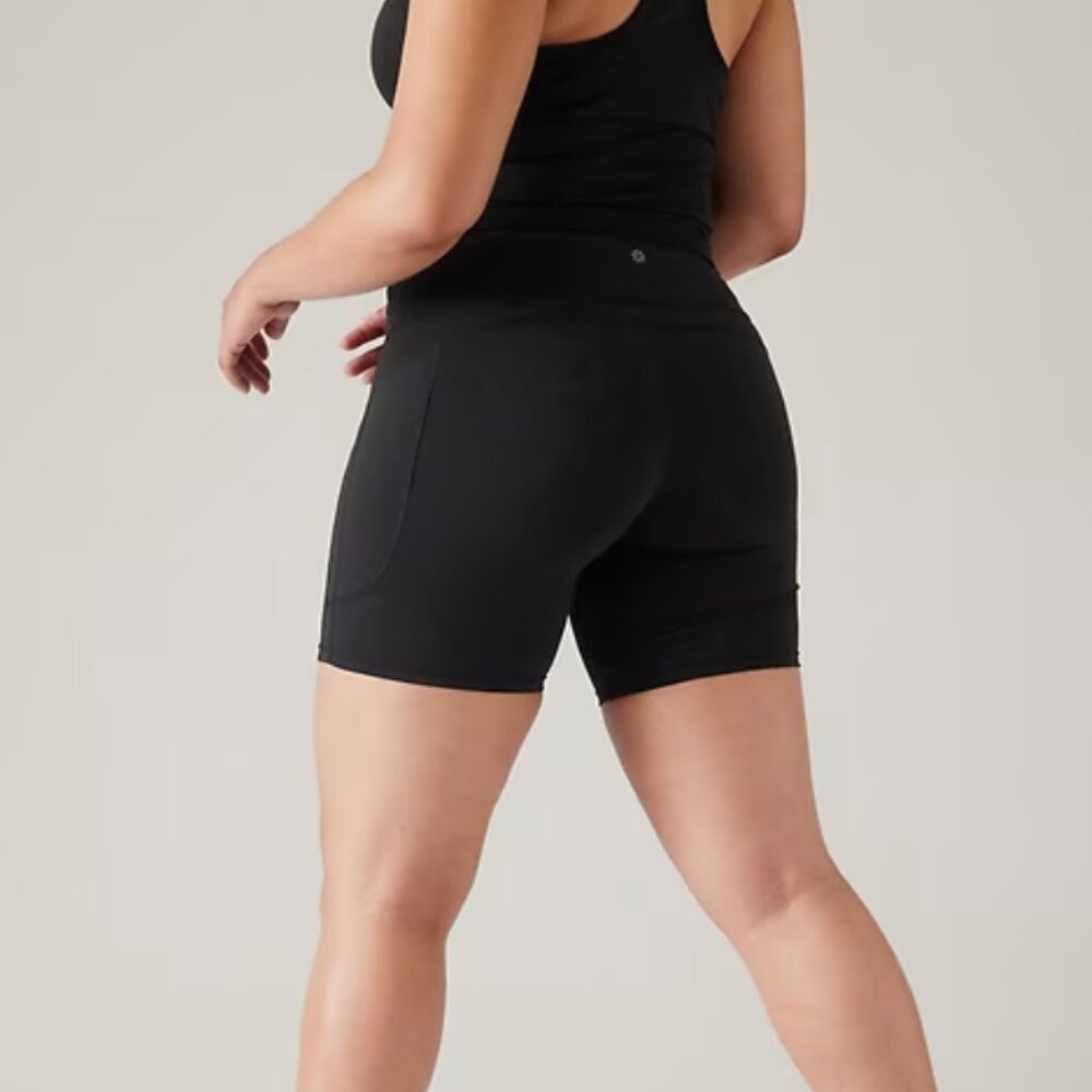 Athleta Ultimate Stash High Rise 7 inch Short, size M